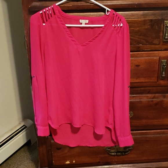 Lily White Tops - ❤2/$5 cute blouse